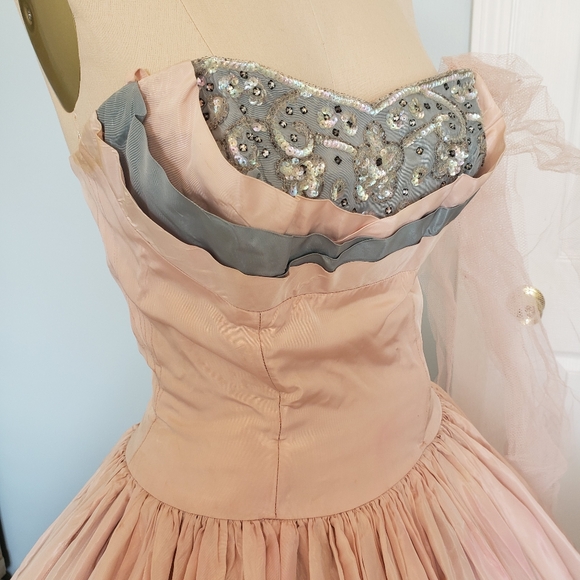1950's Pink Ballgown, S - Picture 13 of 16